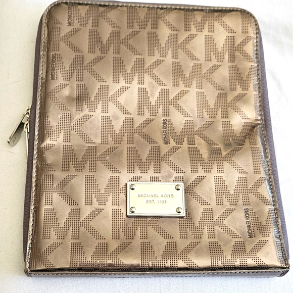 Michael Kors Tablet-IPad Case Zip Around 7"w X 8"h Great Condition - Picture 1 of 7